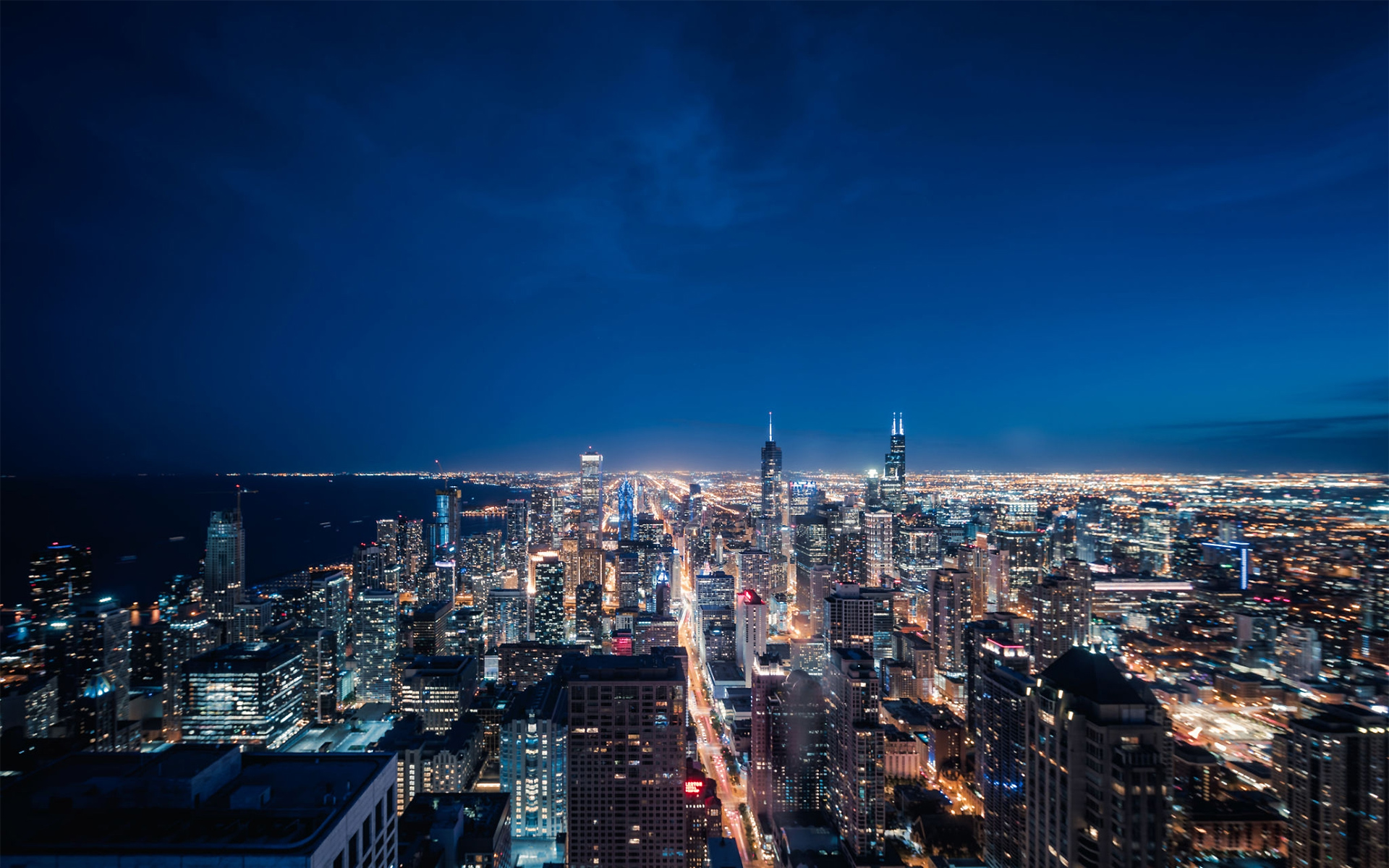 https://itraveltips.com/wp-content/uploads/2021/01/1160442138-Aerial-View-of-Chicago-cityscape-skyline-at-Night.jpg